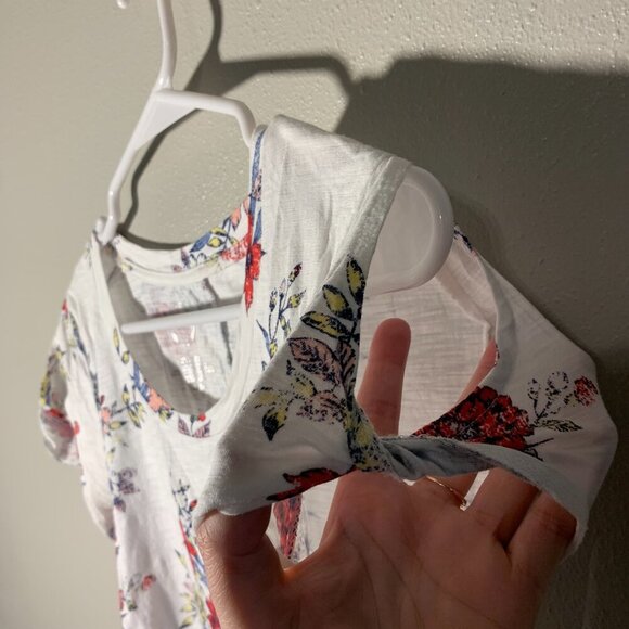 Maurices 24/7 floral t-shirt - size medium - Picture 5 of 5